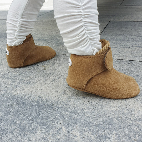 slipper boots with velcro fastening